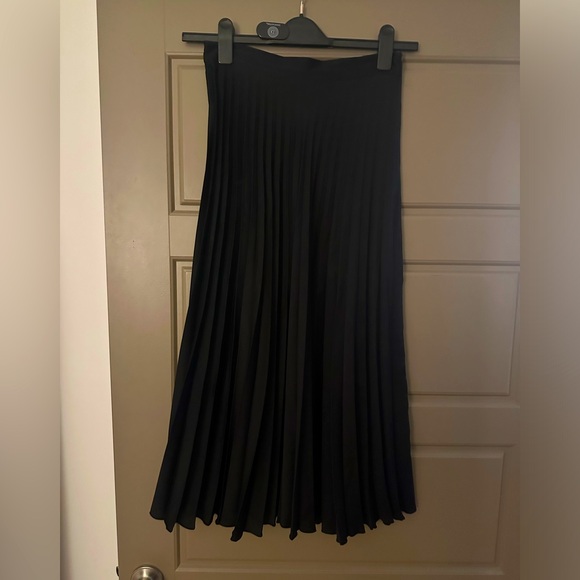 Zara black pleated midi skirt - Picture 1 of 8